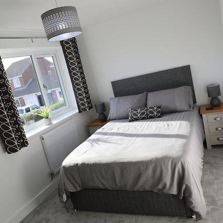 Modern, Two Double Bedroom House With Free Parking Chepstow Exterior foto