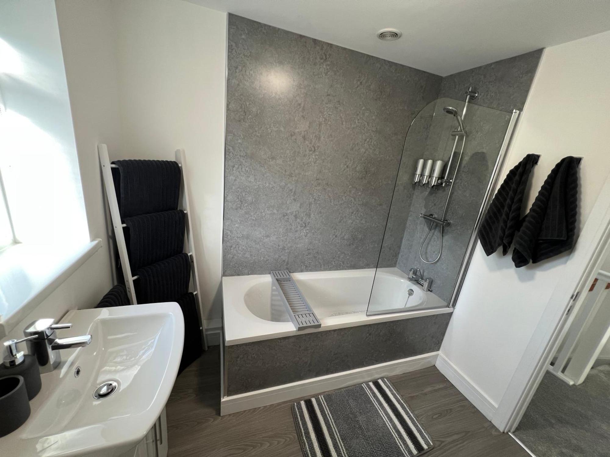 Modern, Two Double Bedroom House With Free Parking Chepstow Exterior foto